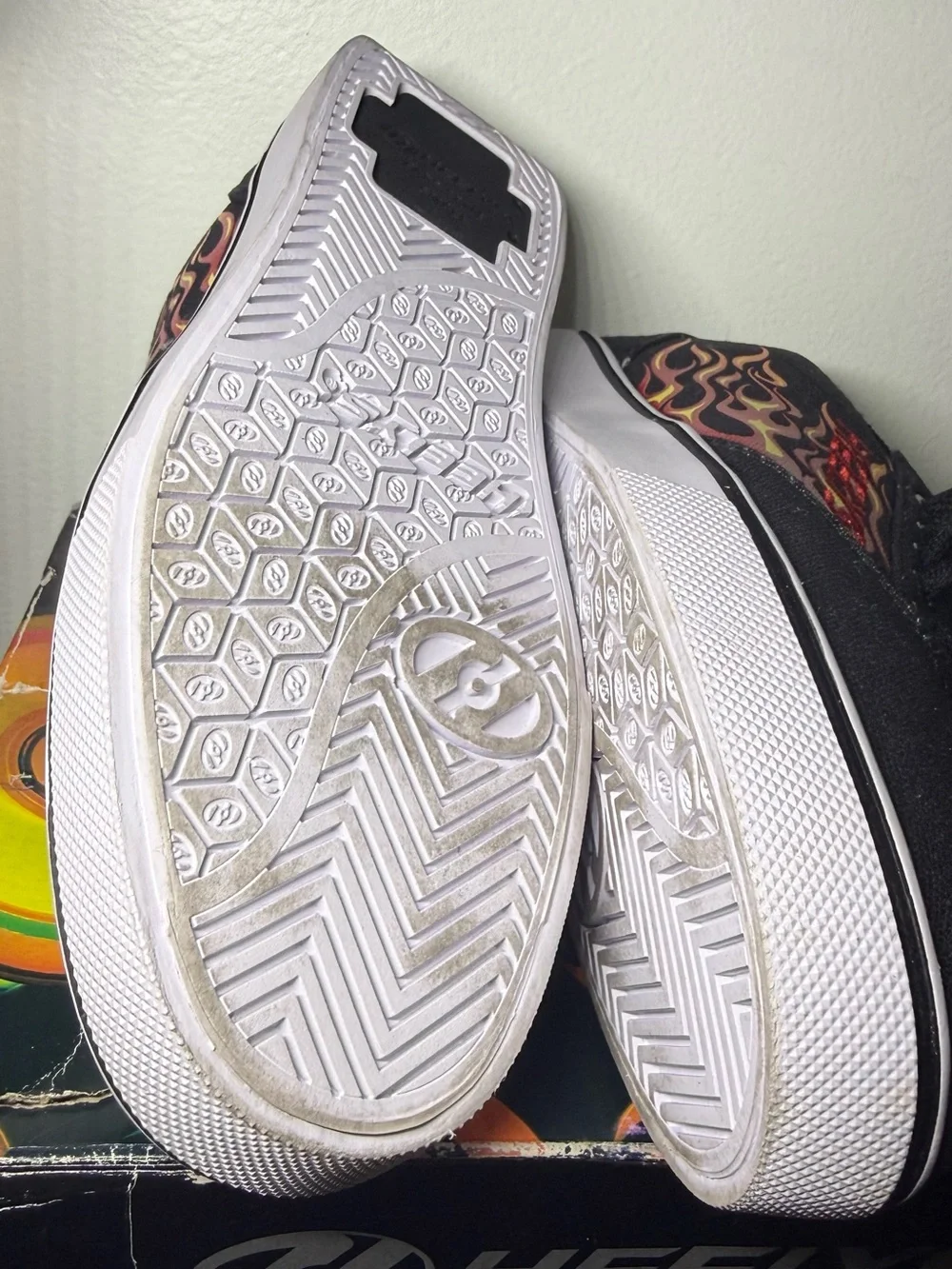Like New Y2K 2000s Heelys Boys Pro 20 Print Shoes Embroidered Flames With Box